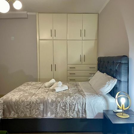 Aria Apartment Bagian luar foto