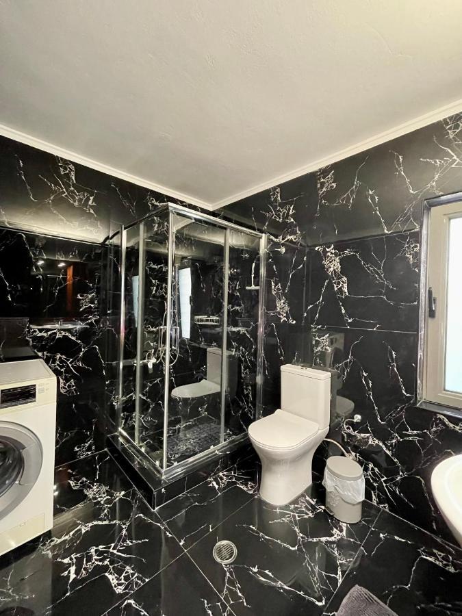 Aria Apartment Bagian luar foto